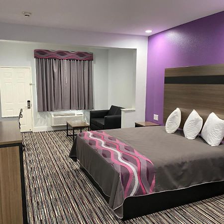 Palace Inn Crosby Екстериор снимка